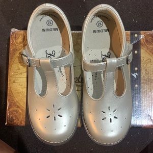 EUC footmates mary jane shoes